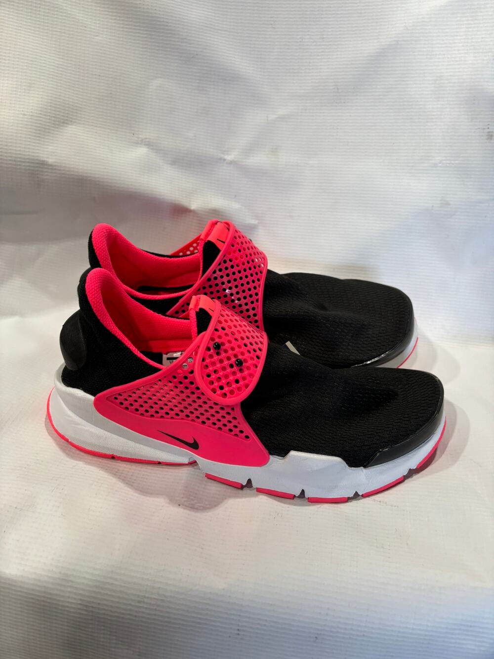 Nike Sock Dart Black Racer Pink Size 7 Youth = 8.5 Womens New